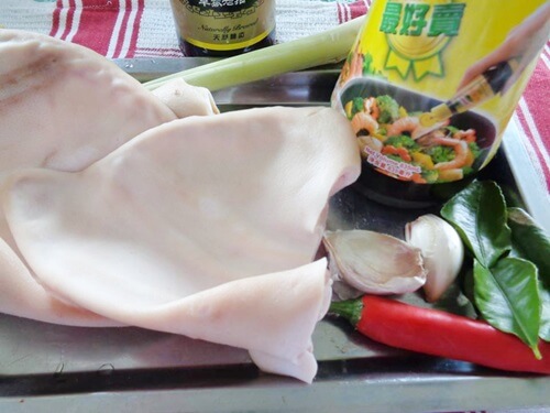 Tai heo xào sả cho ông xã lai rai 40 Tai heo xào sả