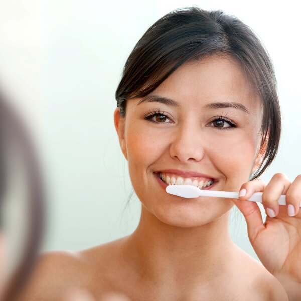 "Tàn phá" nụ cười chỉ vì đánh răng không đúng cách 35 tan-pha-nu-cuoi-chi-vi-danh-rang-khong-dung-cach