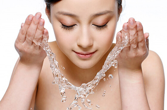 Tẩy trang không đúng cách sẽ “thêm tuổi” cho khuôn mặt 8