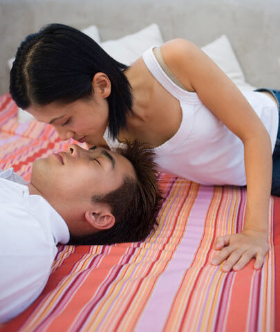 "Tên trộm" chồng lén hôn vợ lúc nửa đêm 35 ten-trom-chong-len-hon-vo-luc-nua-dem