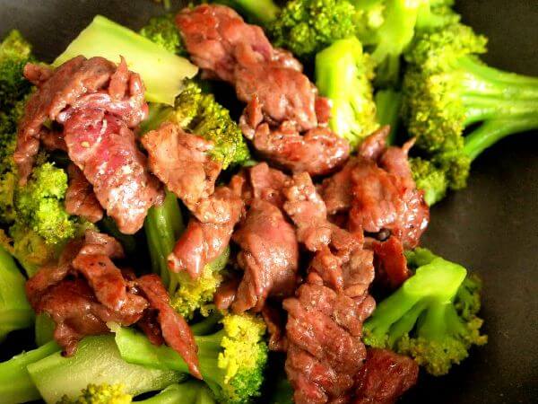Thịt bò xào bông cải sốt dầu hào, tuy quen mà lạ 23