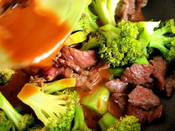 Thịt bò xào bông cải sốt dầu hào, tuy quen mà lạ 24