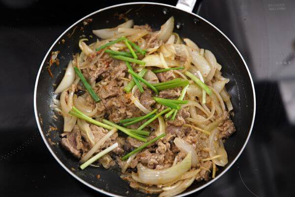 Thịt bò xào hành tây sốt XO mềm ngon nóng hổi 56 Thêm nước sốt XO