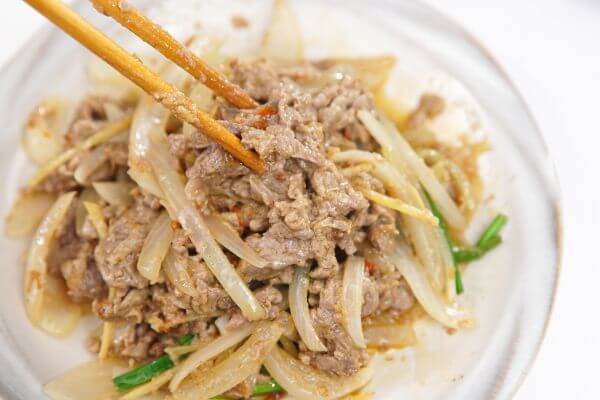 Thịt bò xào hành tây sốt XO mềm ngon nóng hổi 57 trộn thịt bò