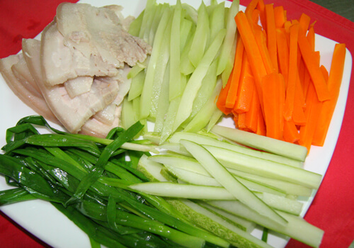 Thịt cuộn rau củ và cá kèo nướng muối ớt cho bữa cơm chiều tròn vị 8
