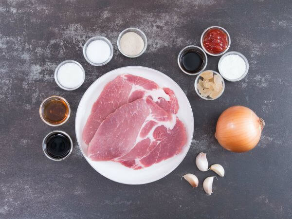 Thịt heo x&agrave;o h&agrave;nh t&acirc;y chua ngọt cho tiệc vui cuối năm