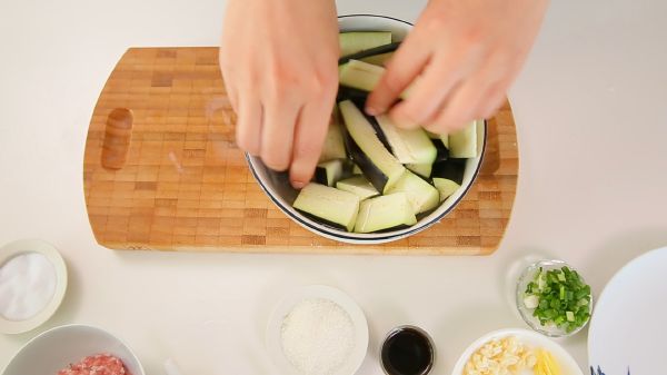 Thơm ngon, lạ miệng với món cà tìm xào thịt băm 46 Thơm ngon, lạ miệng với món cà tìm xào thịt băm 18