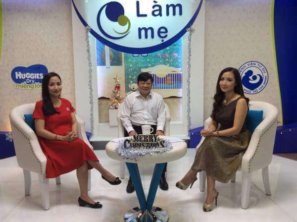 Thứ trưởng Bộ Y tế tư vấn cách chăm sóc trẻ mùa lạnh 39 thu-truong-bo-y-te-tu-van-cach-cham-soc-tre-trong-mua-lanh-truyen-hinh-lam-me