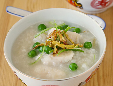 Thực đơn ăn dặm đủ chất cho bé 6 – 12 tháng tuổi 46 Cháo óc heo đậu Hà Lan