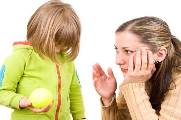 Tôi nên làm gì để sửa tính thích chê bai người khác của con? 5