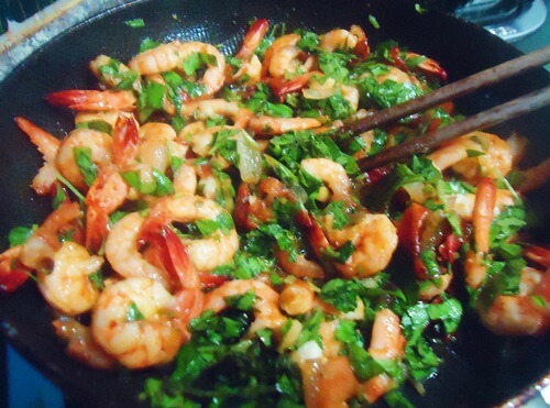 Tôm xào húng quế lạ miệng, ngon cơm 11