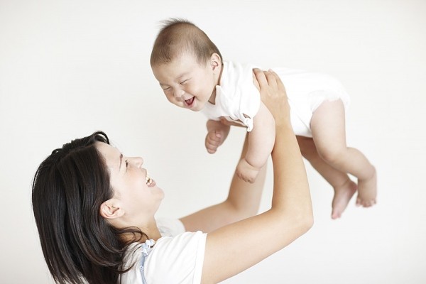 Trẻ có thể chảy máu não, dập não và chậm phát triển nếu thường xuyên bị tung hứng 35 Trẻ có thể chảy máu não, dập não và chậm phát triển nếu thường xuyên bị tung hứng 7