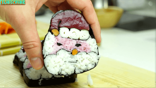 Trổ tài làm món Sushi hình ông già Noel ngộ nghĩnh cho bé 56 Sushi hình ông già Noel 9