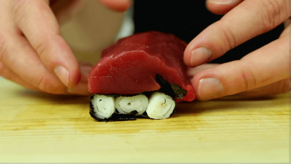 Trổ tài làm món Sushi hình ông già Noel ngộ nghĩnh cho bé 51 Sushi hình ông già Noel 4