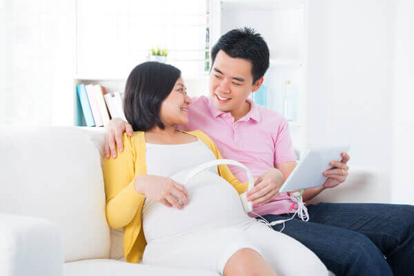 Trong bụng mẹ, thai nhi cũng bận rộn! 35 trong-bung-me-thai-nhi-cung-ban-ron