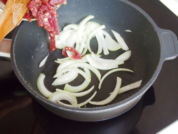 Tự làm bánh gạo Hàn Quốc xào thịt bò tại nhà 21