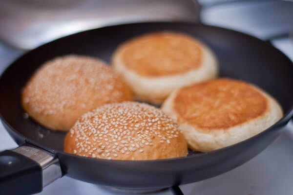 Tự làm hamburger gà chiên cho bữa sáng nhanh gọn, đủ chất 50 Tự làm hamburger gà chiên cho bữa sáng nhanh gọn, đủ chất 20