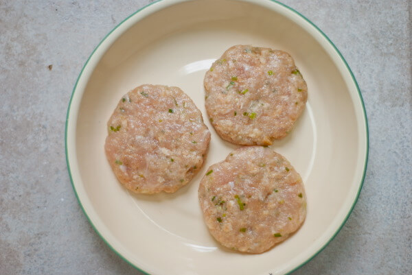Tự làm hamburger gà chiên cho bữa sáng nhanh gọn, đủ chất 46 Tự làm hamburger gà chiên cho bữa sáng nhanh gọn, đủ chất 16