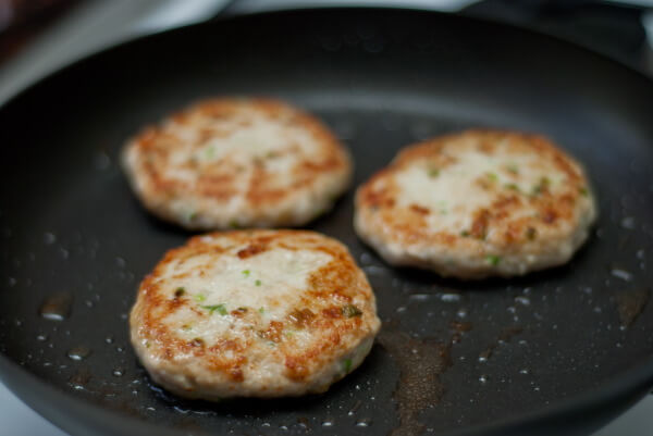Tự làm hamburger gà chiên cho bữa sáng nhanh gọn, đủ chất 48 Tự làm hamburger gà chiên cho bữa sáng nhanh gọn, đủ chất 18