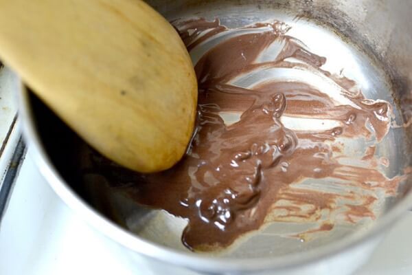 Tự làm son dưỡng môi từ chocolate đen cực đơn giản 40 tu-lam-son-duong-moi-tu-chocolate-den-cuc-don-gian