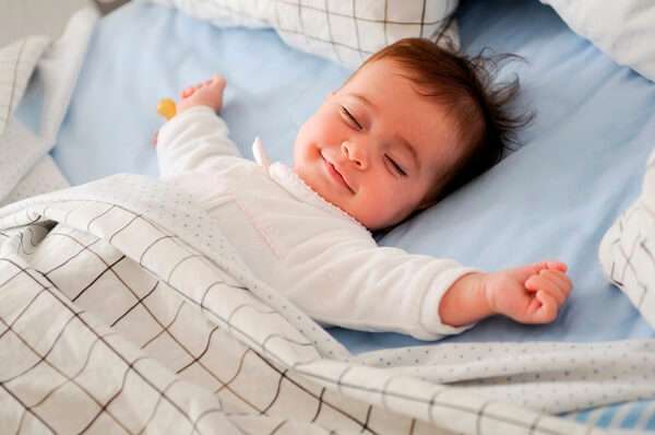 Tư thế ngủ nên và không nên cho bé 33 ngủ ngửa
