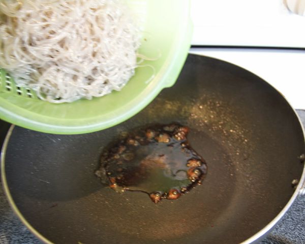 Tuyệt chiêu nấu món miến trộn Hàn Quốc ngon không thua gì ngoài hàng 60 Tuyệt chiêu nấu món miến trộn Hàn Quốc ngon không thua gì ngoài hàng 32