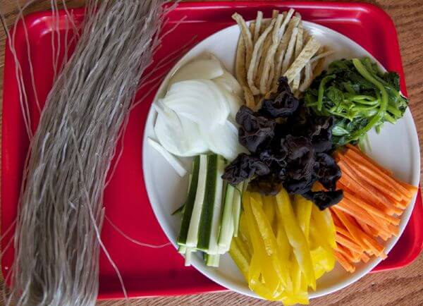 Tuyệt chiêu nấu món miến trộn Hàn Quốc ngon không thua gì ngoài hàng 52 Tuyệt chiêu nấu món miến trộn Hàn Quốc ngon không thua gì ngoài hàng 24