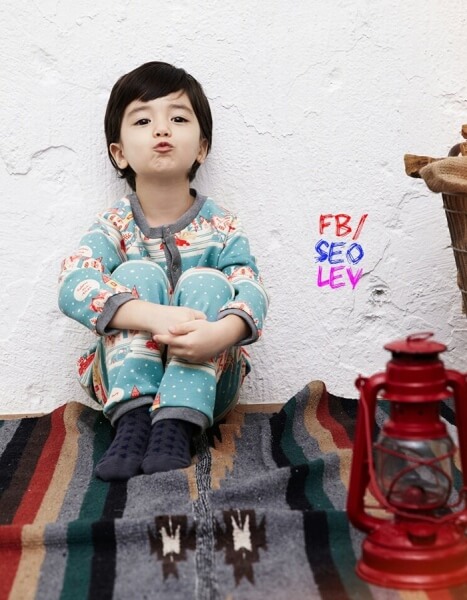 Vẻ điển trai cuốn hút của mẫu nhí lai Nga - Hàn 51