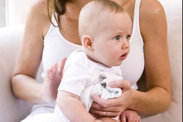 Vì sao trẻ thường phun mưa, khạc nhổ sau khi ăn? 6