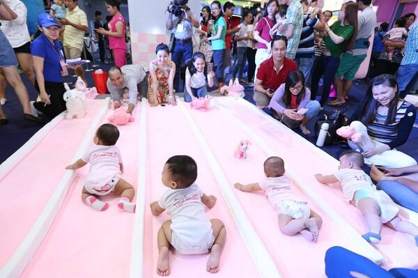 Việt Nam xác lập kỷ lục thế giới về số lượng bé bò nhiều nhất 45 Việt Nam xác lập kỷ lục thế giới về số lượng bé bò nhiều nhất 17