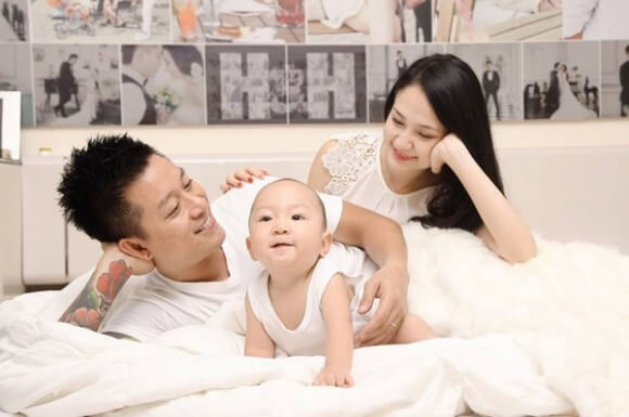 Vợ chồng ca sĩ Tuấn Hưng hân hoan đón con gái chào đời 34 Vợ chồng ca sĩ Tuấn Hưng hân hoan đón con gái chào đời 6