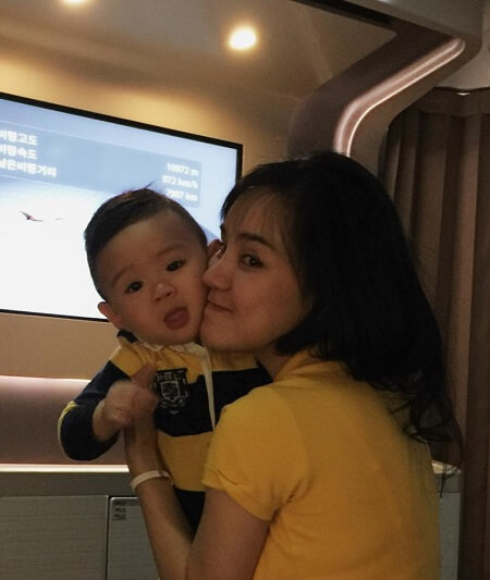 Vy Oanh cùng chồng và con trai về nước sau 2 năm vắng bóng 46 Vy Oanh cùng chồng và con trai về nước sau 2 năm vắng bóng 18