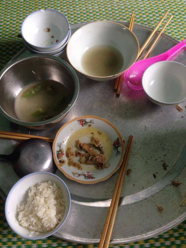 Xót xa những mâm cơm nhà chồng để phần con dâu ở cữ 36 Xót xa những mâm cơm nhà chồng để phần con dâu ở cữ 8