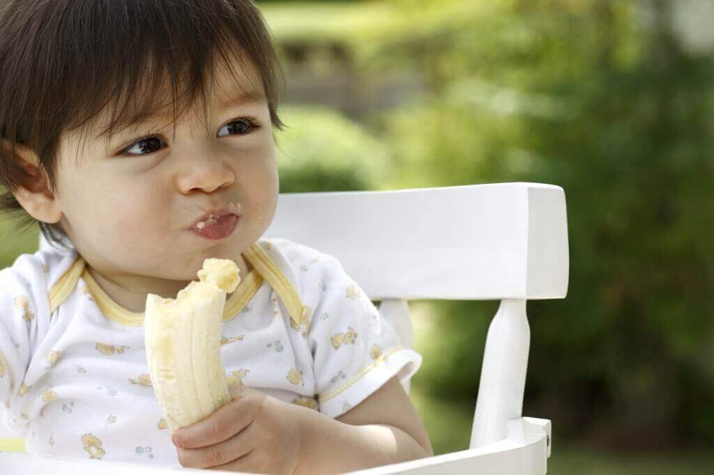 9 thực phẩm cực tốt cho bé tập ăn dặm 33 Bé tập ăn dặm