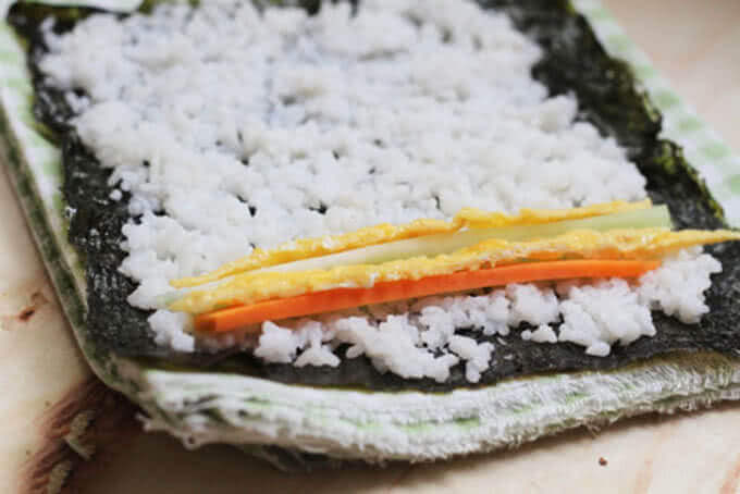 Cách làm kimbap đơn giản, chuẩn vị Hàn Quốc 46 cách làm kimbap đơn giản 3