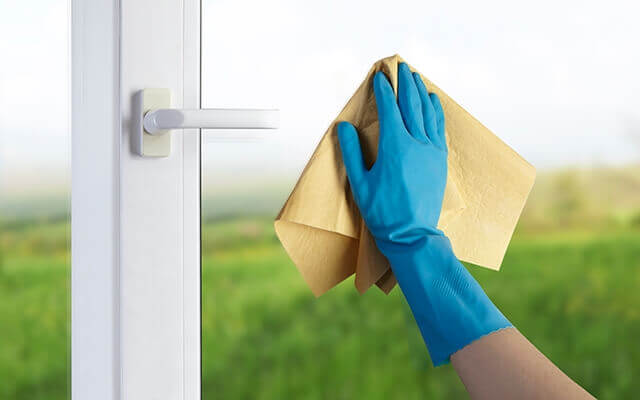 Cách lau kính sạch bóng, cho việc nhà nhàn tênh 48 cách lau kính sạch bóng