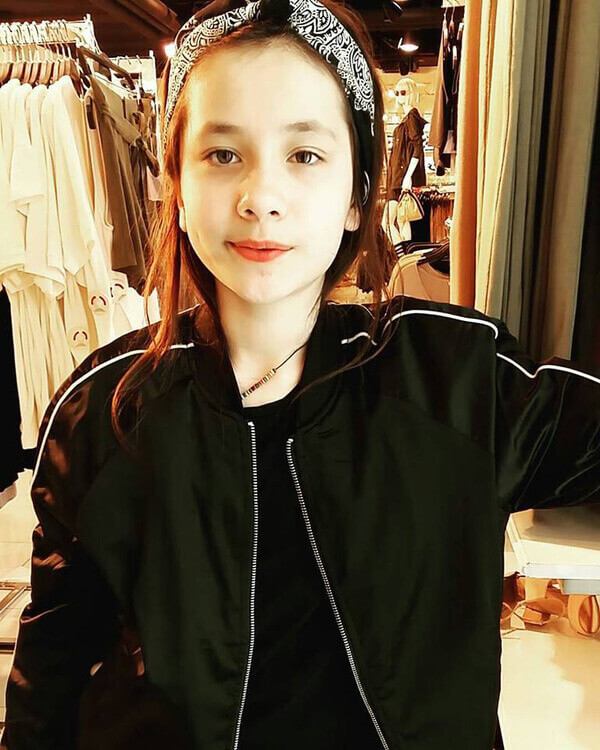 Cặp song sinh cùng trứng nổi tiếng Naomi và Lisa ngày ấy và bây giờ 58 Cặp song sinh cùng trứng nổi tiếng Naomi và Lisa ngày ấy và bây giờ 30
