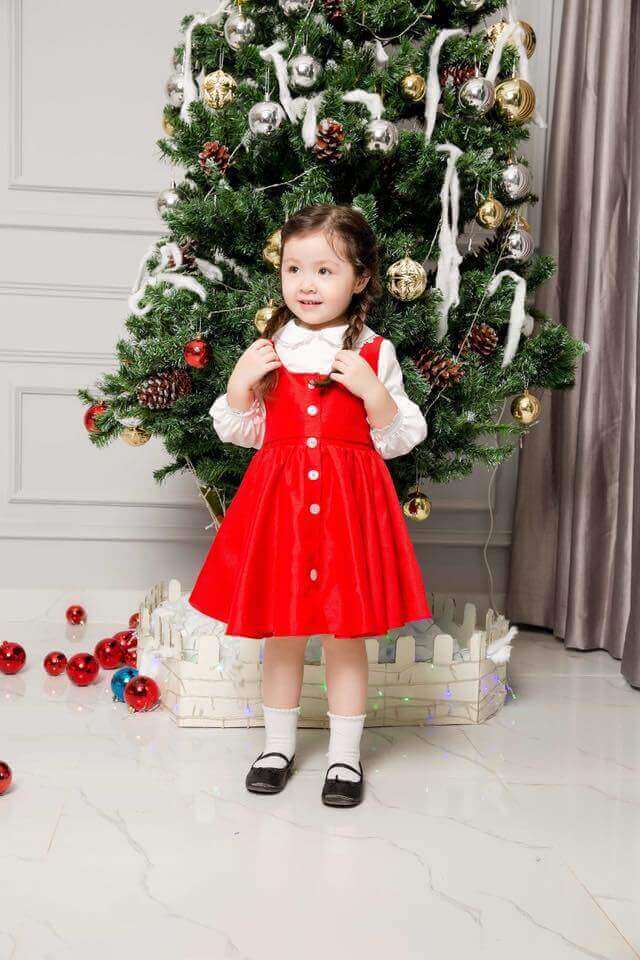 Con gái Elly Trần hóa thân thành "Cháu gái ông già Noel" 43 Con gái Elly Trần hóa thân thành "Cháu gái ông già Noel" 15