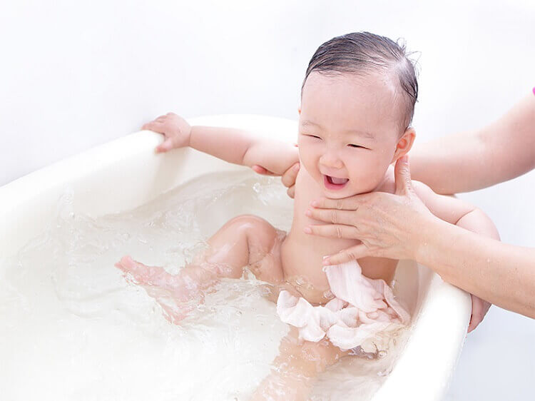 trị rôm sảy ở trẻ sơ sinh 