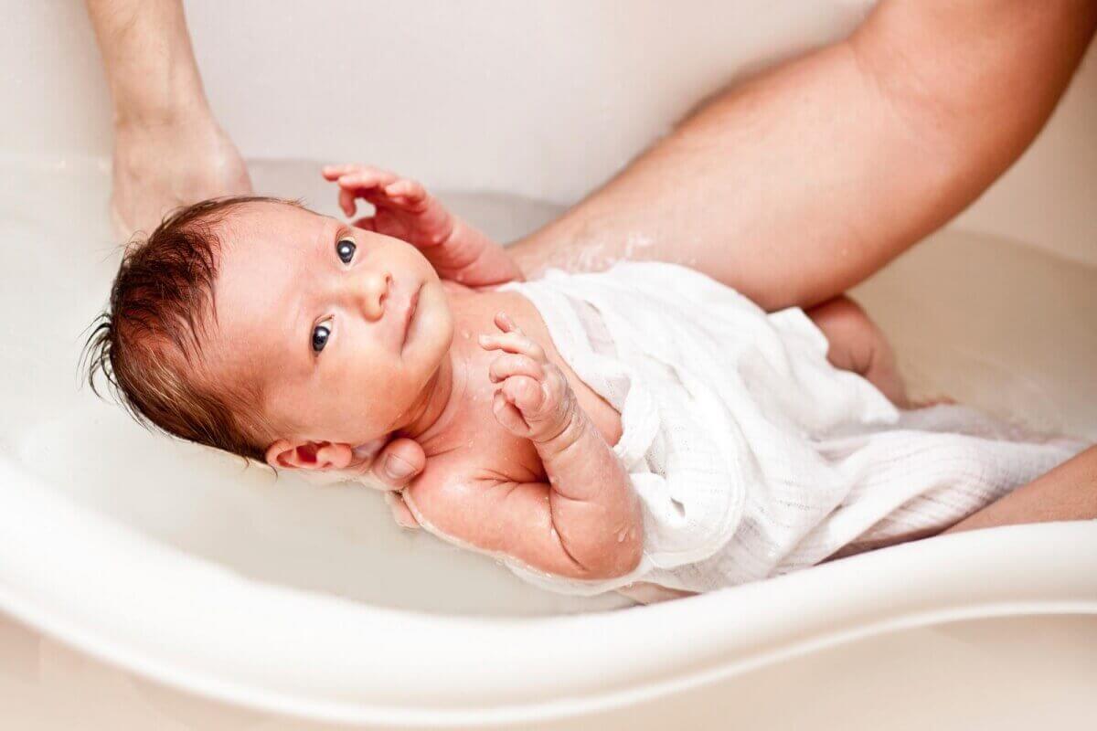 Mách mẹ cách chăm sóc trẻ sơ sinh 1 tháng tuổi đúng chuẩn 35 Mách mẹ cách chăm sóc trẻ sơ sinh 1 tháng tuổi đúng chuẩn 7