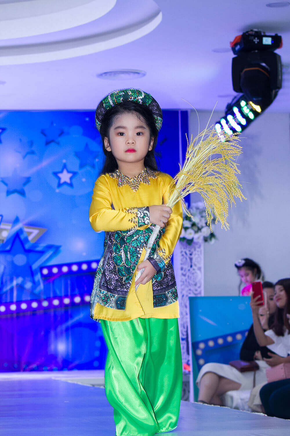 Mẫu nhí Starkids và màn trình diễn ấn tượng tại Star Party 2017 39 Mẫu nhí Starkids và màn trình diễn ấn tượng tại Star Party 2017 11