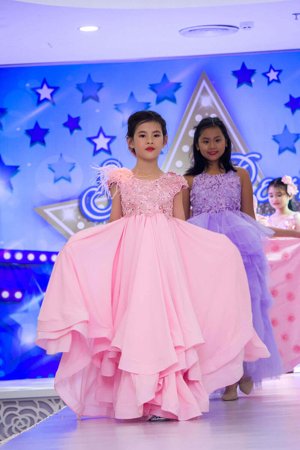 Mẫu nhí Starkids và màn trình diễn ấn tượng tại Star Party 2017 40 Mẫu nhí Starkids và màn trình diễn ấn tượng tại Star Party 2017 12