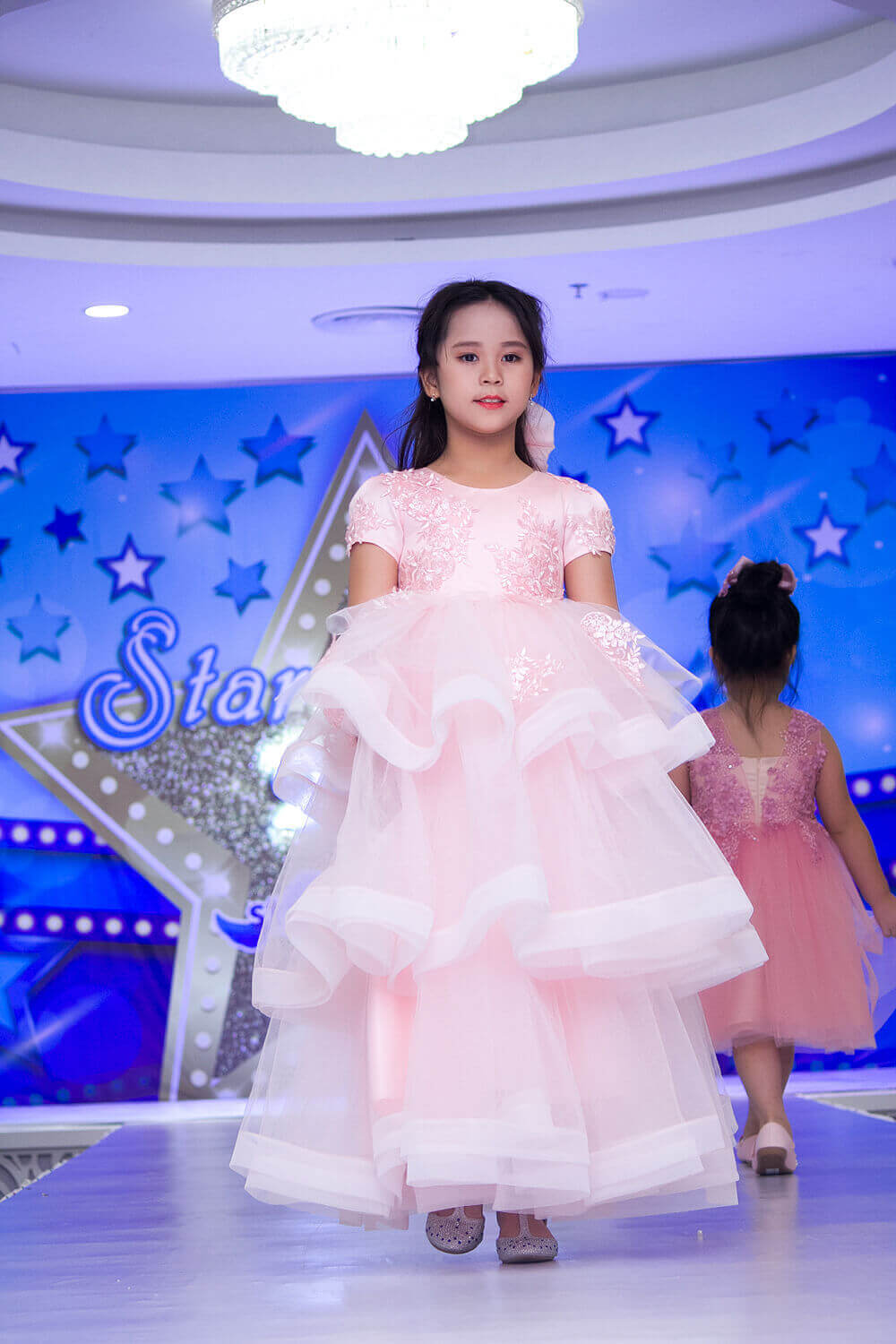Mẫu nhí Starkids và màn trình diễn ấn tượng tại Star Party 2017 41 Mẫu nhí Starkids và màn trình diễn ấn tượng tại Star Party 2017 13