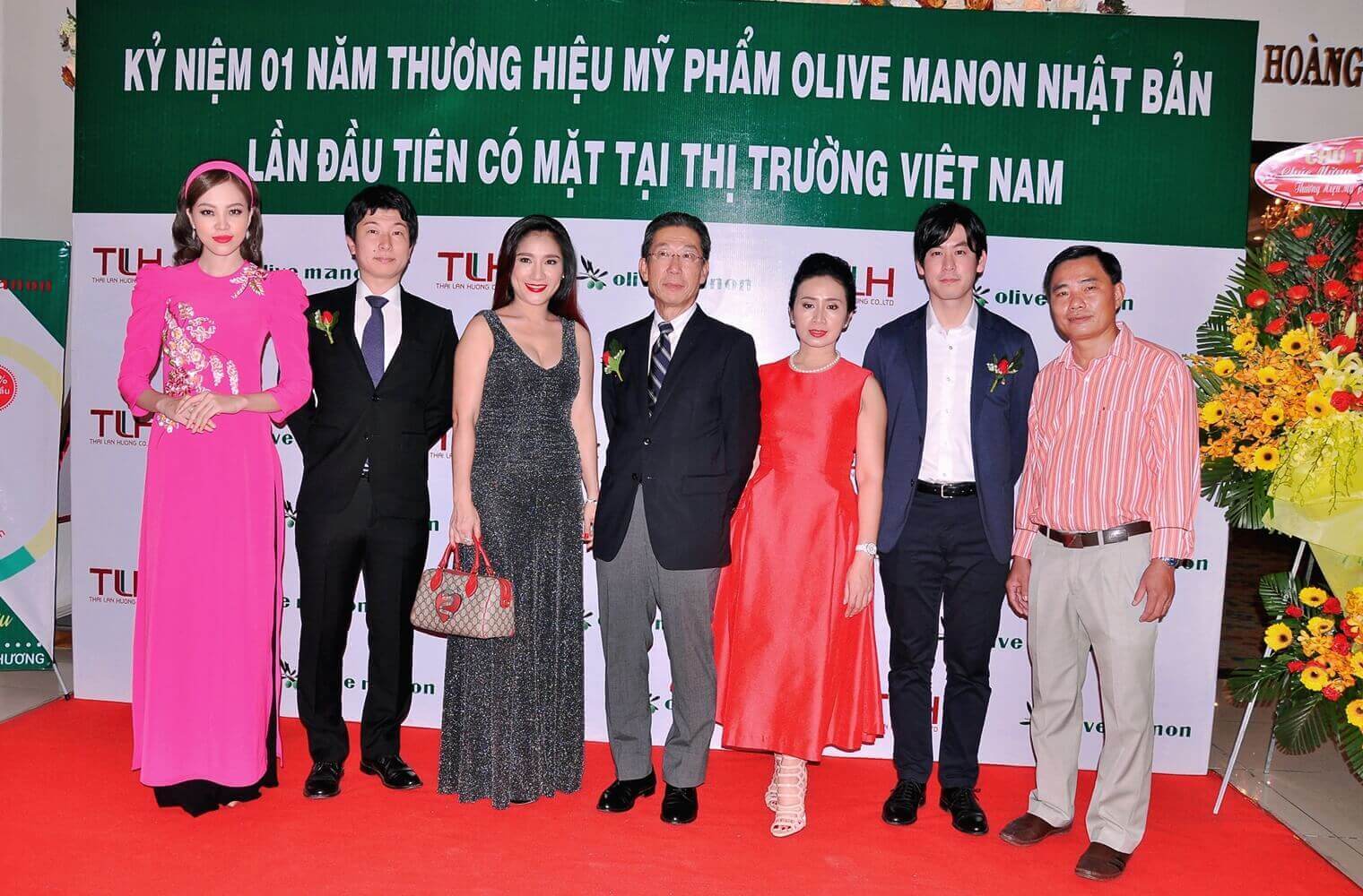 MC Cát Tường chuộng mỹ phẩm Nhật Bản, chiết xuất từ ô liu 34 MC Cát Tường chuộng mỹ phẩm Nhật Bản, chiết xuất từ ô liu 6