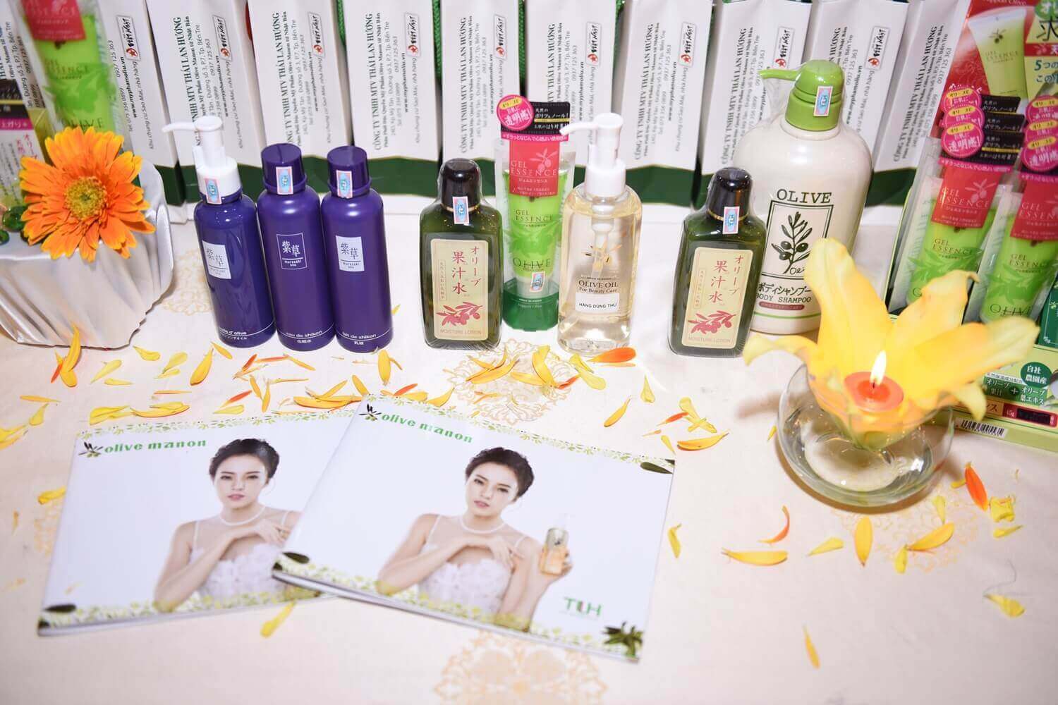 MC Cát Tường chuộng mỹ phẩm Nhật Bản, chiết xuất từ ô liu 35 MC Cát Tường chuộng mỹ phẩm Nhật Bản, chiết xuất từ ô liu 7