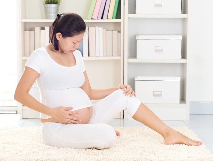 Xử tr&iacute; khi b&agrave; bầu bị đầy hơi chướng bụng 