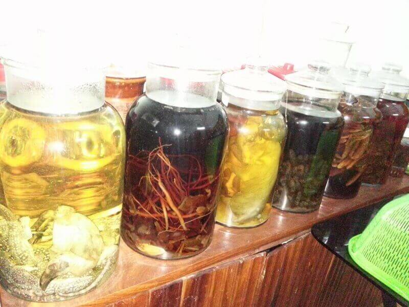 Nghệ An: Ngộ độc rượu ngâm rễ cây, 3 người tử vong 33 Nghệ An: Ngộ độc rượu ngâm rễ cây, 3 người tử vong 5