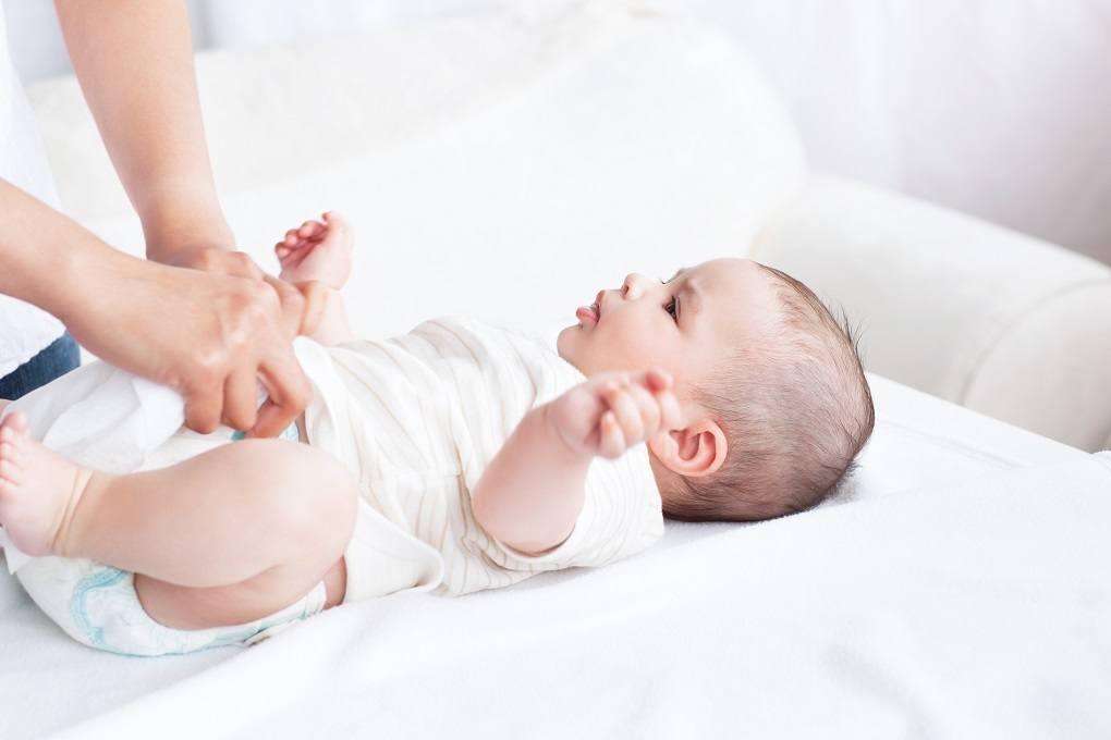 Trẻ sơ sinh kh&ocirc;ng đi ngo&agrave;i 3 ng&agrave;y 