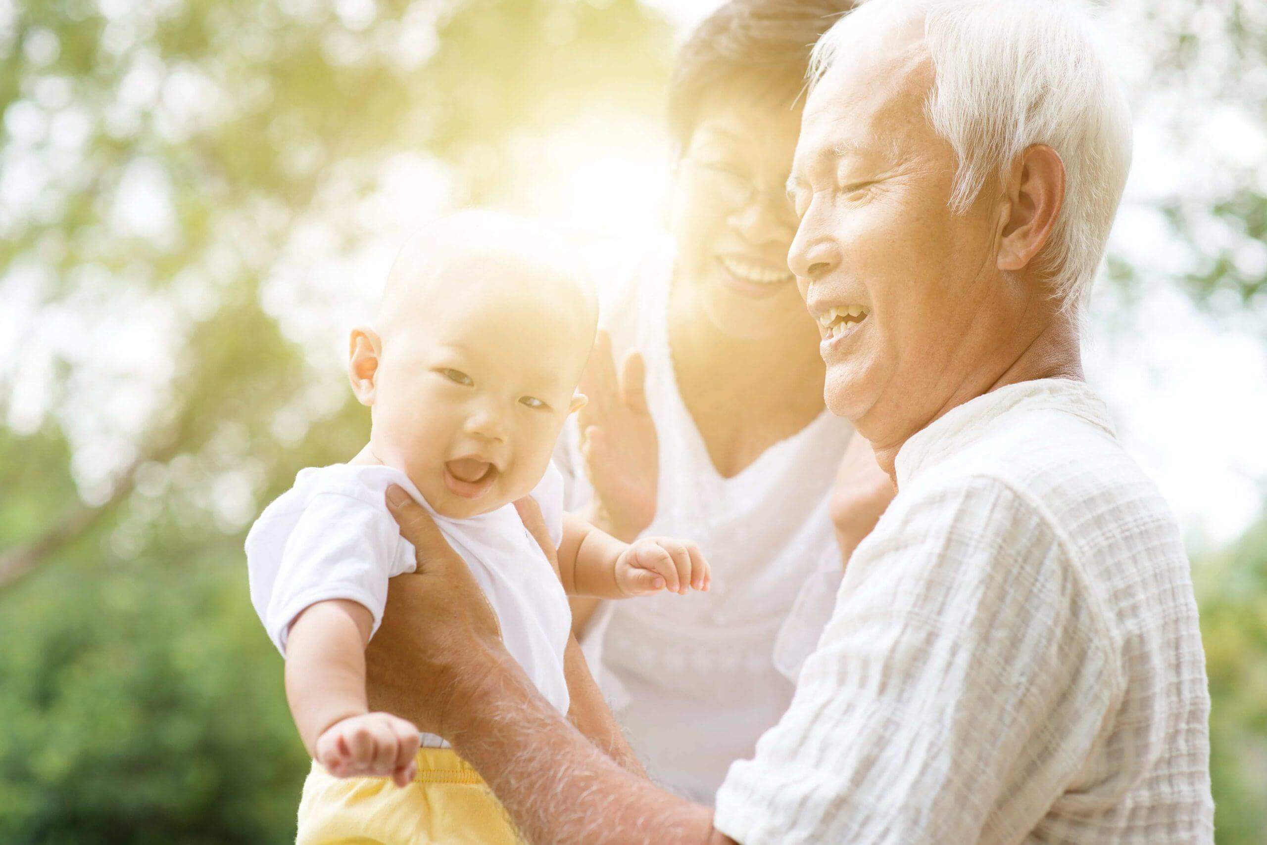 Có nên gửi con cho ông bà chăm? 37 ông bà và cháu