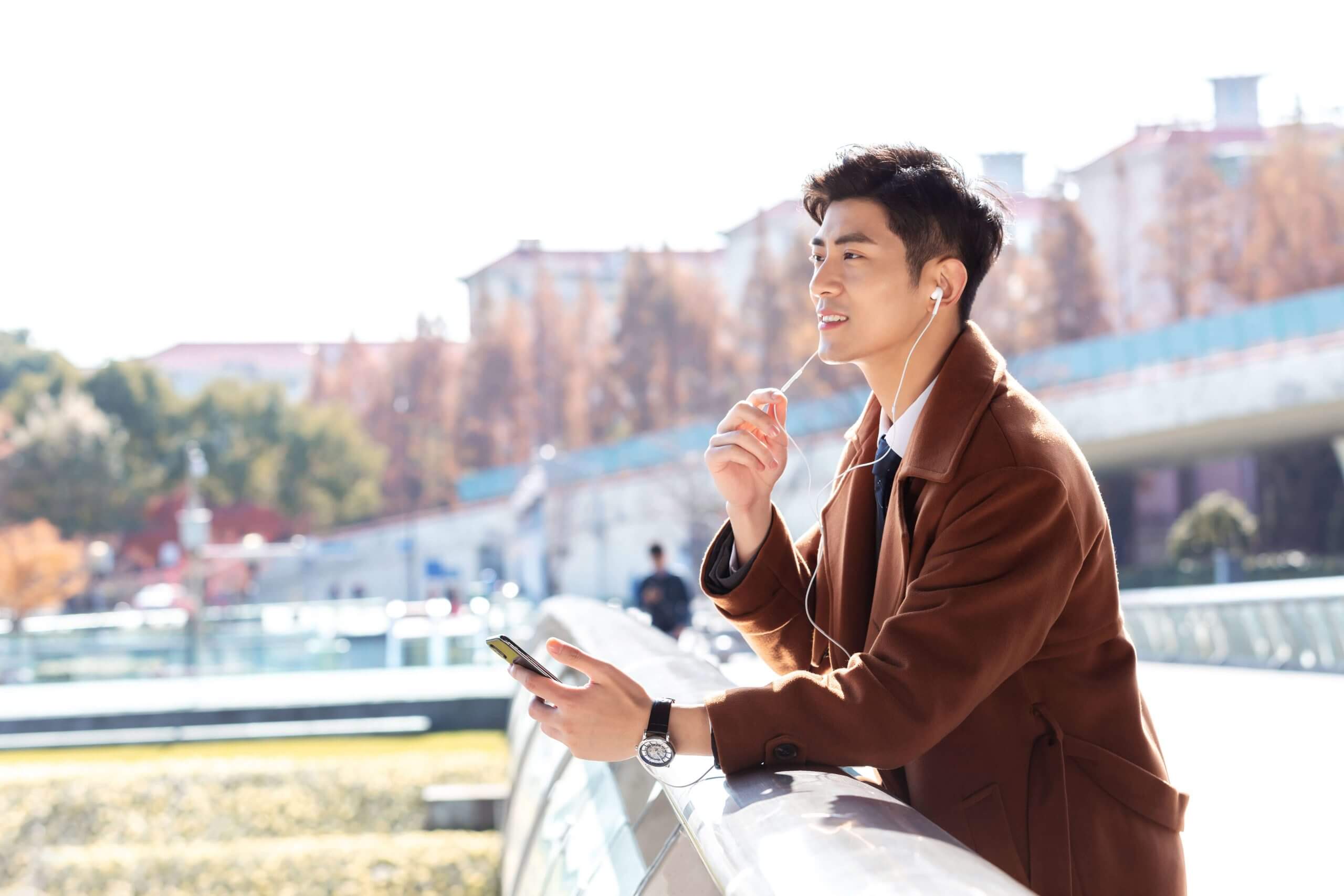 Làm sao để giữ lửa hôn nhân khi chồng đi công tác dài ngày? 36 chồng đi công tác